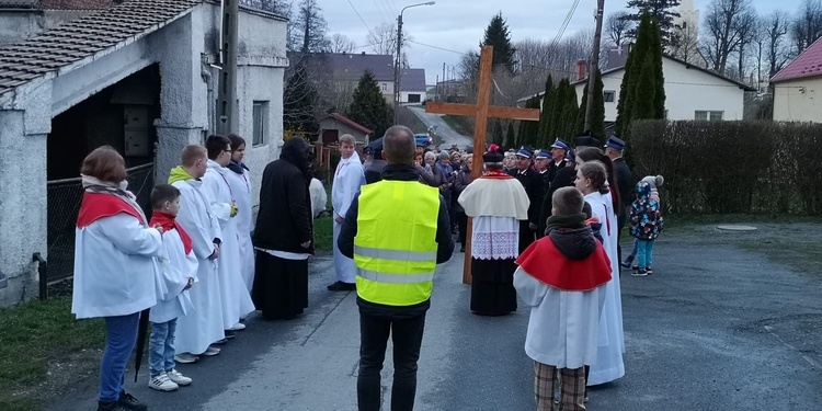 Przedborowa. Z Drogą Krzyżową u św. Jadwigi