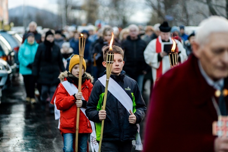 Wałbrzych. Miejska Droga Krzyżowa w parafii Podwyższenia Krzyża Świętego