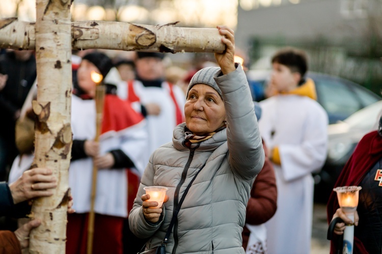 Wałbrzych. Miejska Droga Krzyżowa w parafii Podwyższenia Krzyża Świętego