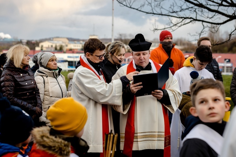 Wałbrzych. Miejska Droga Krzyżowa w parafii Podwyższenia Krzyża Świętego