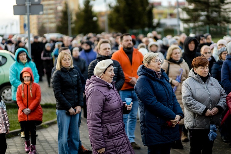 Wałbrzych. Miejska Droga Krzyżowa w parafii Podwyższenia Krzyża Świętego