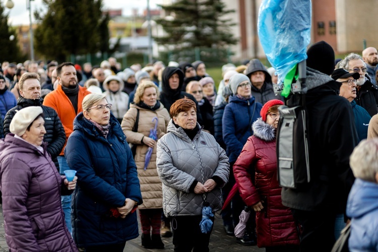 Wałbrzych. Miejska Droga Krzyżowa w parafii Podwyższenia Krzyża Świętego