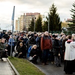 Wałbrzych. Miejska Droga Krzyżowa w parafii Podwyższenia Krzyża Świętego