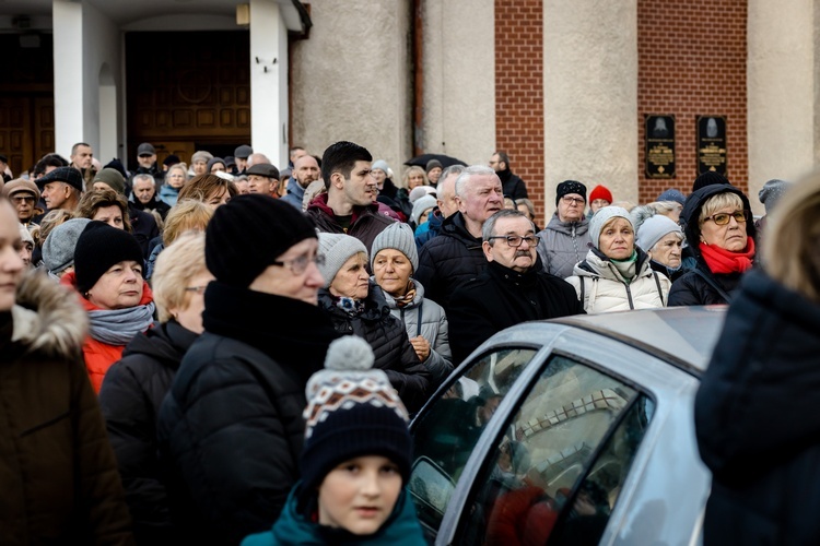 Wałbrzych. Miejska Droga Krzyżowa w parafii Podwyższenia Krzyża Świętego