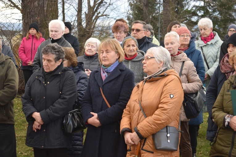 Ząbkowice Śl. Miejska Droga Krzyżowa ze św. Jadwigą i św. Janem Pawłem II 