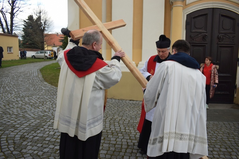 Ząbkowice Śl. Miejska Droga Krzyżowa ze św. Jadwigą i św. Janem Pawłem II 