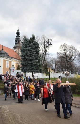 Ząbkowice Śl. Miejska Droga Krzyżowa ze św. Jadwigą i św. Janem Pawłem II 