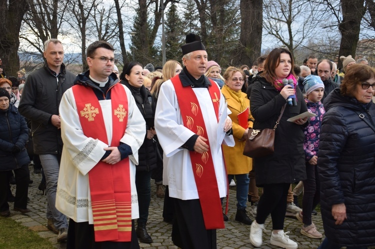 Ząbkowice Śl. Miejska Droga Krzyżowa ze św. Jadwigą i św. Janem Pawłem II 