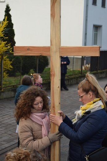 Ząbkowice Śl. Miejska Droga Krzyżowa ze św. Jadwigą i św. Janem Pawłem II 