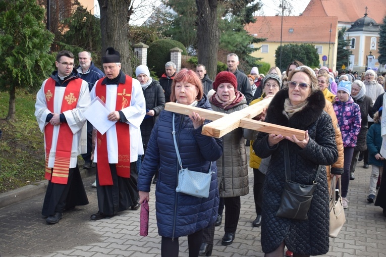Ząbkowice Śl. Miejska Droga Krzyżowa ze św. Jadwigą i św. Janem Pawłem II 