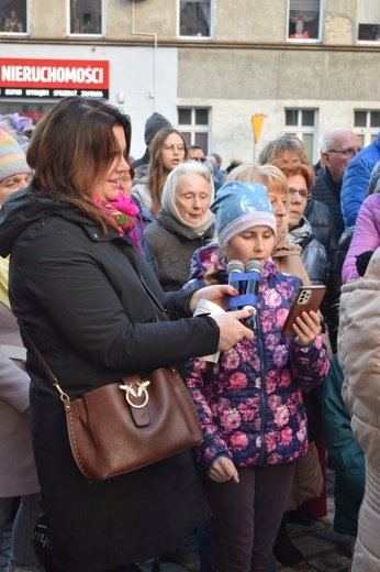 Ząbkowice Śl. Miejska Droga Krzyżowa ze św. Jadwigą i św. Janem Pawłem II 