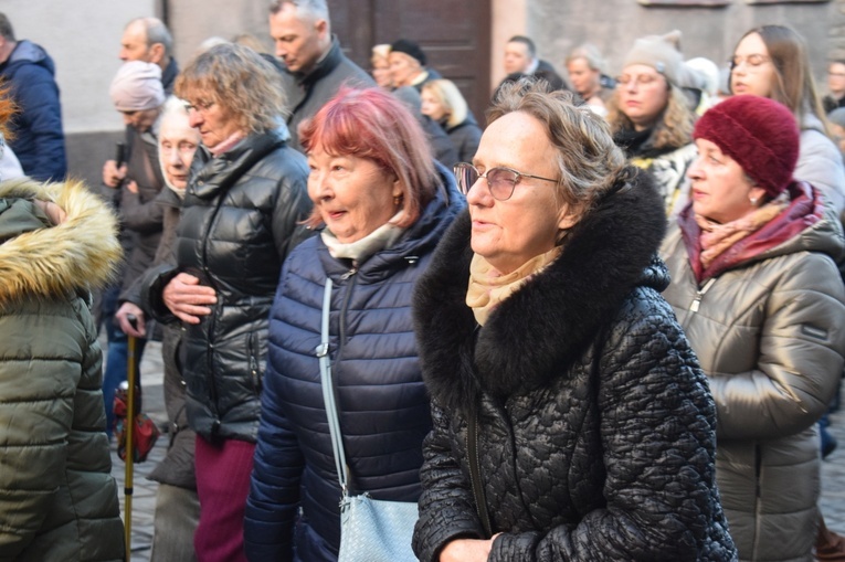 Ząbkowice Śl. Miejska Droga Krzyżowa ze św. Jadwigą i św. Janem Pawłem II 