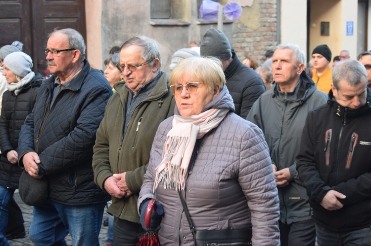 Ząbkowice Śl. Miejska Droga Krzyżowa ze św. Jadwigą i św. Janem Pawłem II 