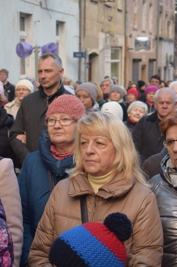 Ząbkowice Śl. Miejska Droga Krzyżowa ze św. Jadwigą i św. Janem Pawłem II 