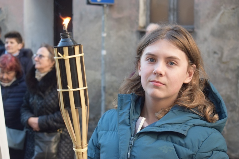 Ząbkowice Śl. Miejska Droga Krzyżowa ze św. Jadwigą i św. Janem Pawłem II 