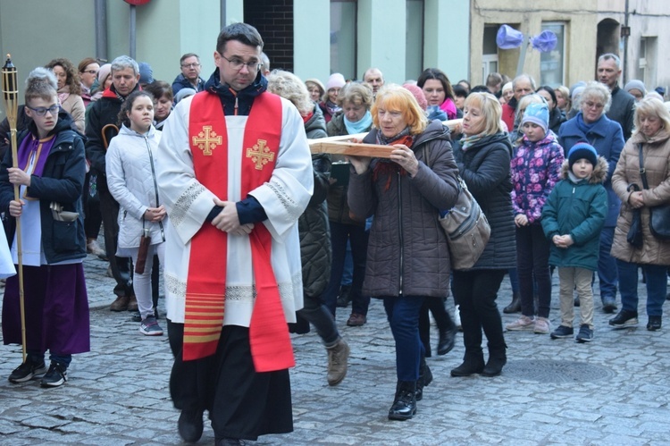 Ząbkowice Śl. Miejska Droga Krzyżowa ze św. Jadwigą i św. Janem Pawłem II 