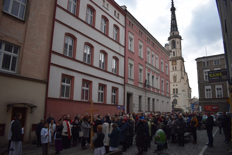 Ząbkowice Śl. Miejska Droga Krzyżowa ze św. Jadwigą i św. Janem Pawłem II 