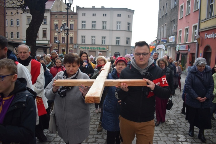 Ząbkowice Śl. Miejska Droga Krzyżowa ze św. Jadwigą i św. Janem Pawłem II 