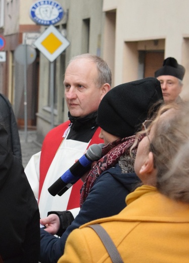 Ząbkowice Śl. Miejska Droga Krzyżowa ze św. Jadwigą i św. Janem Pawłem II 