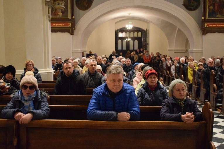 Ząbkowice Śl. Miejska Droga Krzyżowa ze św. Jadwigą i św. Janem Pawłem II 