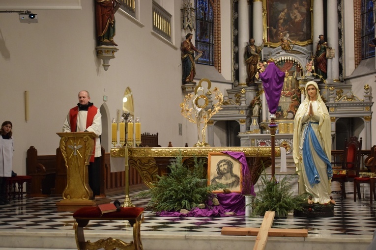 Ząbkowice Śl. Miejska Droga Krzyżowa ze św. Jadwigą i św. Janem Pawłem II 