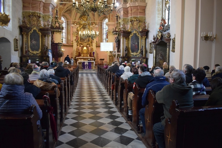 Ząbkowice Śl. Miejska Droga Krzyżowa ze św. Jadwigą i św. Janem Pawłem II 