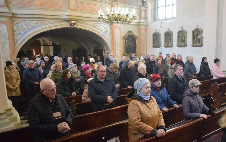 Ząbkowice Śl. Miejska Droga Krzyżowa ze św. Jadwigą i św. Janem Pawłem II 