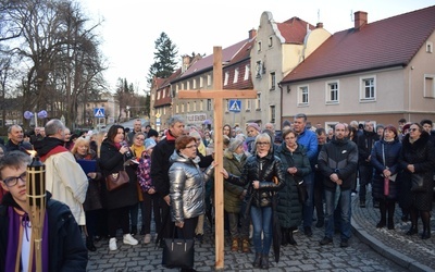 Ząbkowice Śl. Miejska Droga Krzyżowa ze św. Jadwigą i św. Janem Pawłem II 