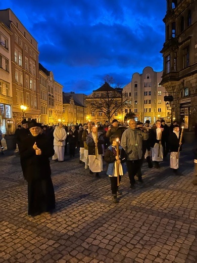 Kłodzko. Uliczna Droga Krzyżowa z jezuitami