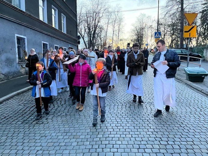 Kłodzko. Uliczna Droga Krzyżowa z jezuitami