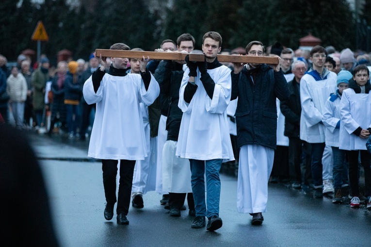 Krzyżu święty, nade wszystko... Droga Krzyżowa ulicami Gocławia