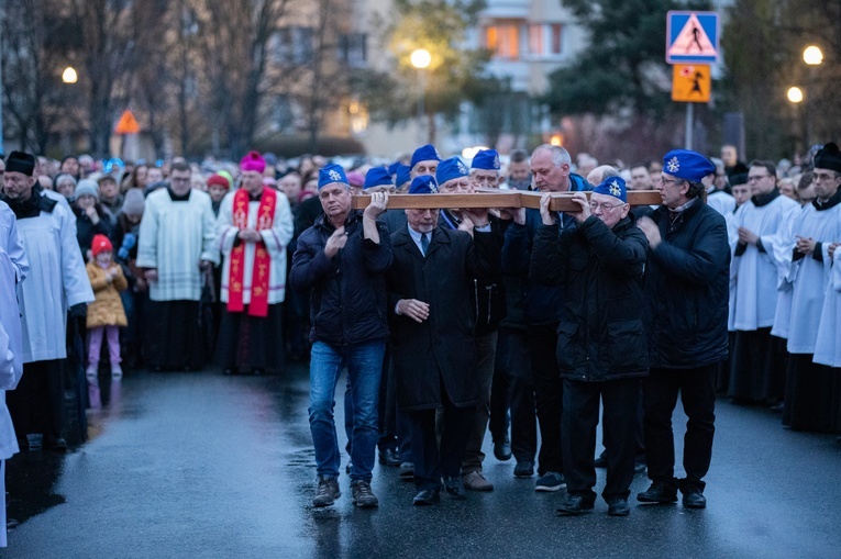 Krzyżu święty, nade wszystko... Droga Krzyżowa ulicami Gocławia