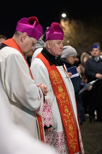 Krzyżu święty, nade wszystko... Droga Krzyżowa ulicami Gocławia