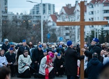 Krzyżu święty, nade wszystko... Droga Krzyżowa ulicami Gocławia