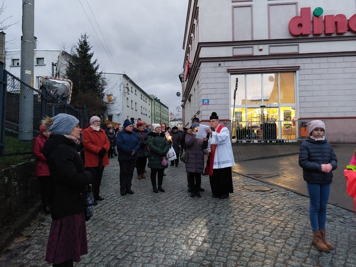 Uliczna Droga Krzyżowa w Mieroszowie