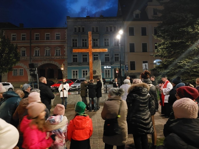 Uliczna Droga Krzyżowa w Mieroszowie