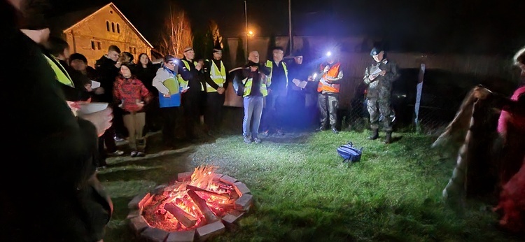 Jaroszów. Droga Krzyżowa z niezłomnymi