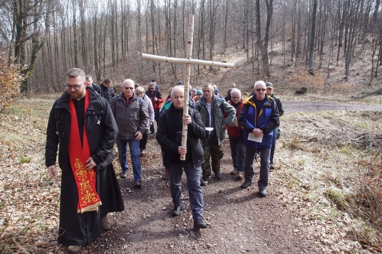 Dekanalna Droga Krzyżowa na Chełmiec