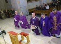 Pielgrzymka leśników do sanktuarium w Czarnej