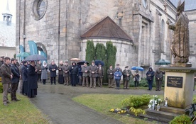 Modlitwa leśników przy pomniku św. Jana Pawła II, której przewodniczył bp Marek Solarczyk.