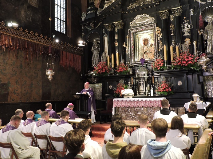 W centrum pielgrzymki była Msza św. sprawowana w kaplicy cudownego obrazu. 