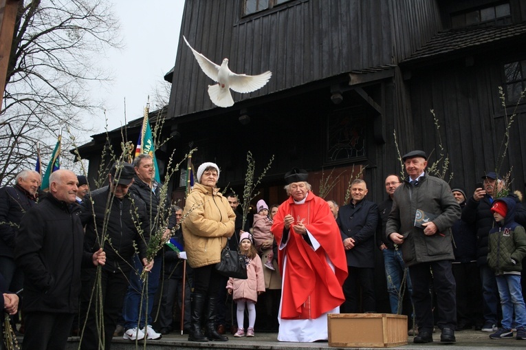 Niedziela Palmowa w Kluczu. Inauguracja sezonu lotowego gołębi
