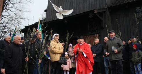 Niedziela Palmowa w Kluczu. Inauguracja sezonu lotowego gołębi