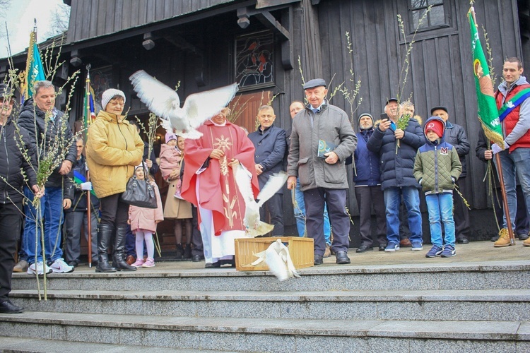 Niedziela Palmowa w Kluczu. Inauguracja sezonu lotowego gołębi