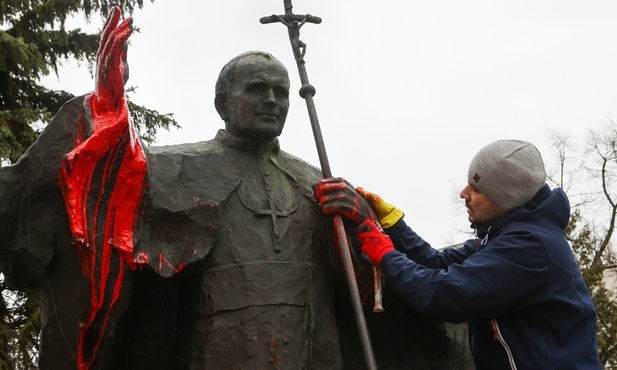 Abp Ryś: zapraszam do modlitwy za naszych braci, którzy zniszczyli pomnik Jana Pawła II