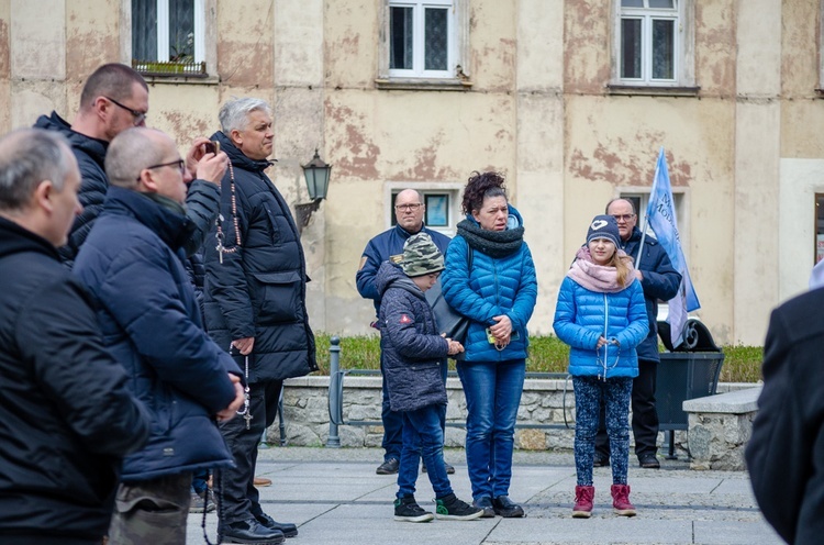 Kwietniowy różaniec z Wojownikami Maryi