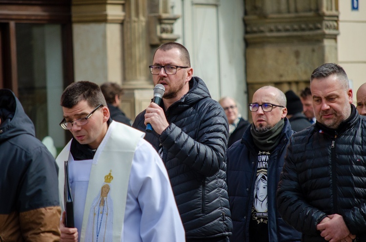 Kwietniowy różaniec z Wojownikami Maryi