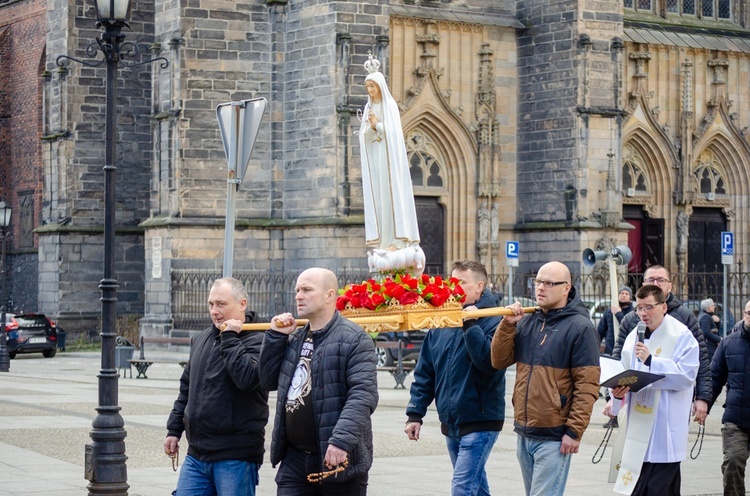 Kwietniowy różaniec z Wojownikami Maryi