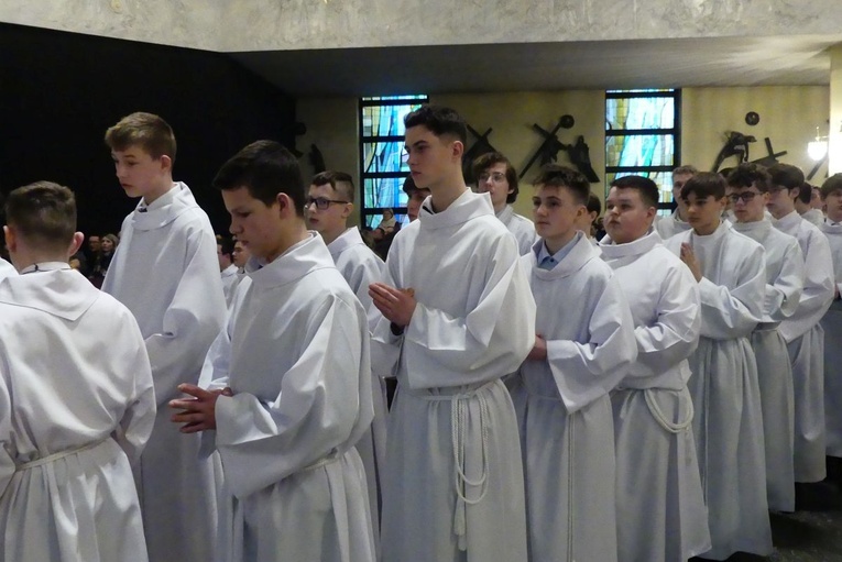 Błogosławieństwo 142 ceremoniarzy i 27 animatorów diecezji w bielskim Sercu 2023