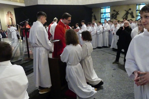 Błogosławieństwo 142 ceremoniarzy i 27 animatorów diecezji w bielskim Sercu 2023